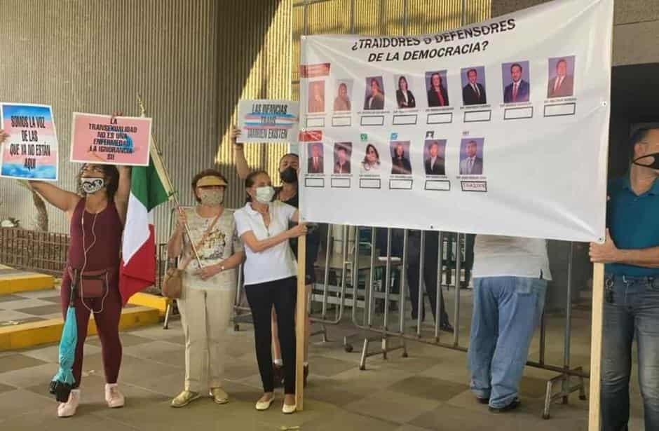 Protestan organismos contra agandalle Legislativo Protestan organismos contra agandalle Legislativo