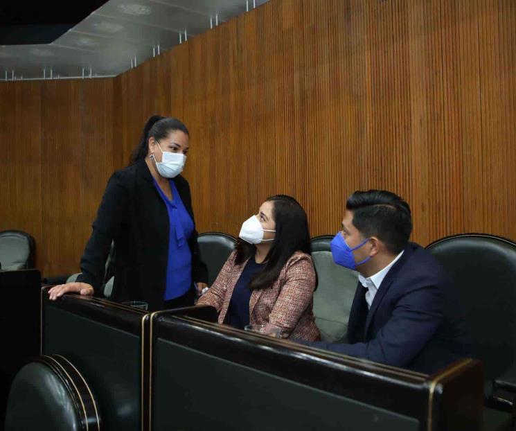 Inicia extraordinario con opiniones encontradas