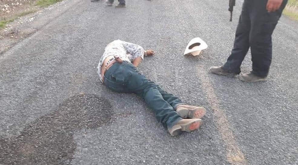 Balean a hombre en camioneta Balean a hombre en camioneta