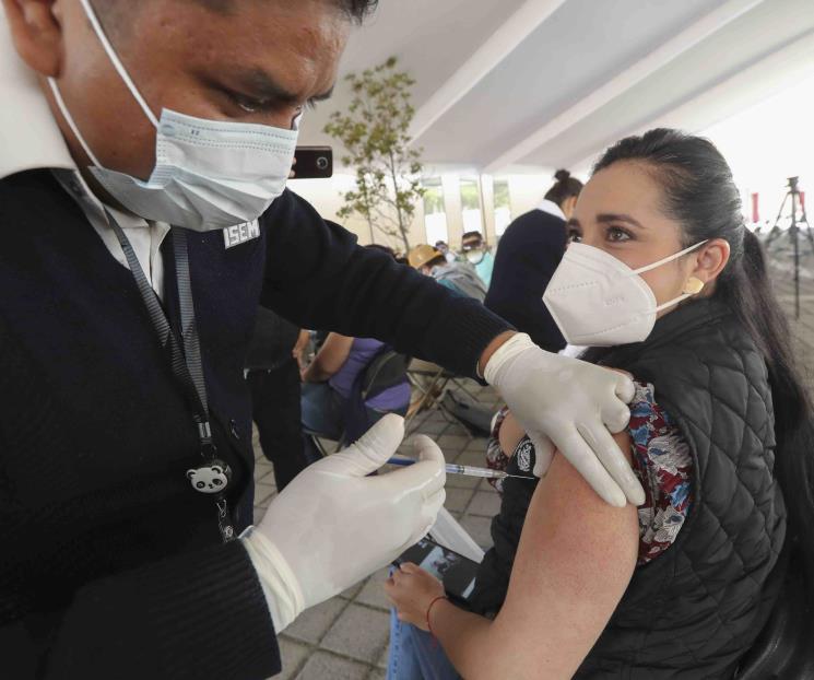 Confirman registro de vacuna antiCovid para 30 años y más Confirman registro de vacuna antiCovid para 30 años y más