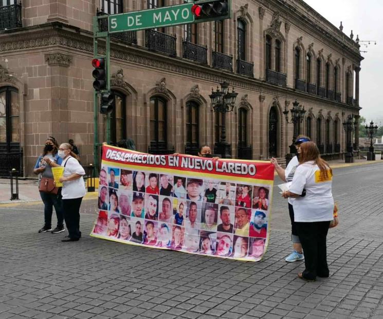 Bloquean calles familiares de desaparecidos en Nuevo Laredo
