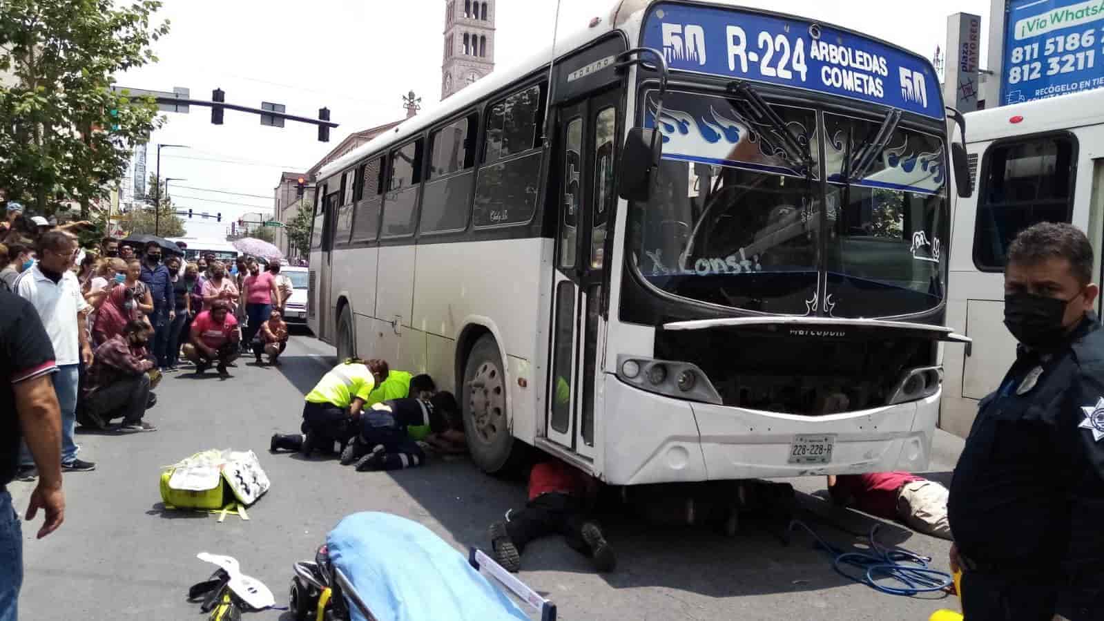 La mujer sufrió la semiamputación del brazo derecho al quedar su extremidad bajo una de las llantas
