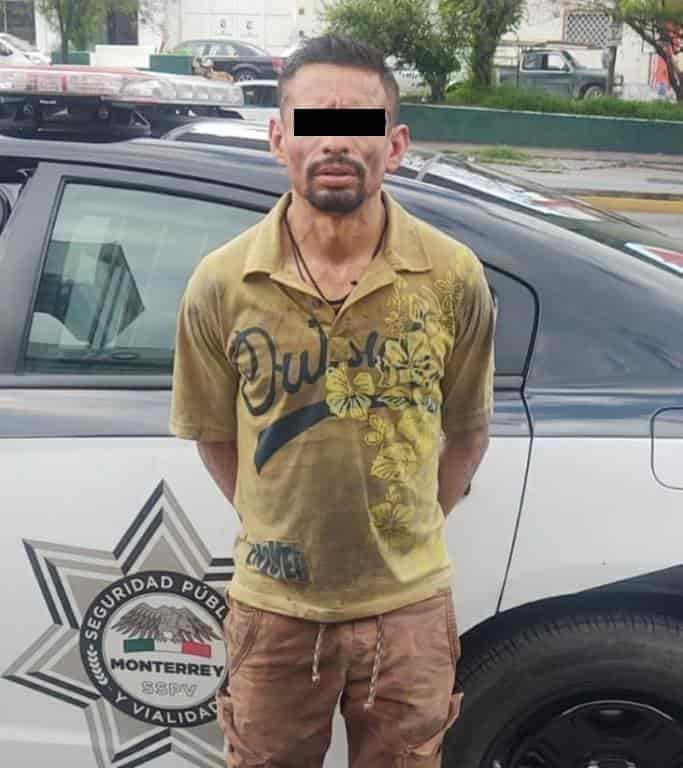 Detienen a hombre en auto con reporte de robo Detienen a hombre en auto con reporte de robo