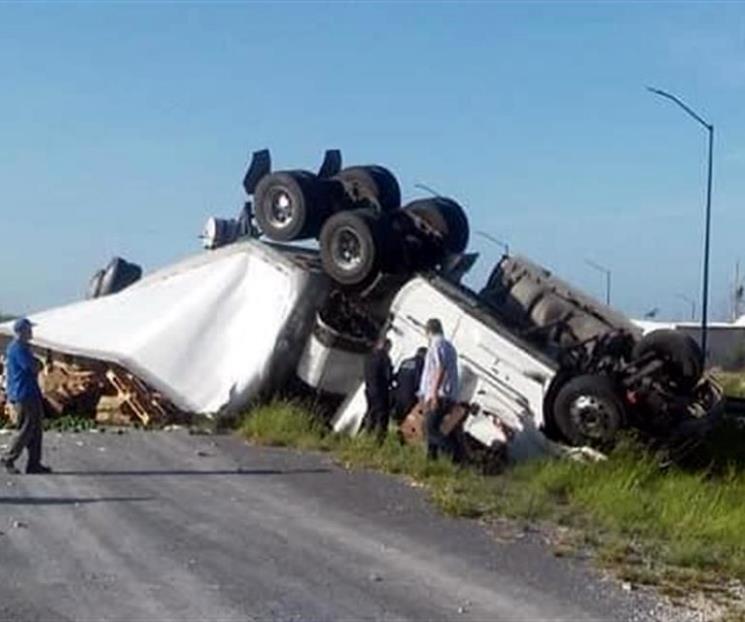 Viento provoca volcadura de tráiler en Cerralvo NL Viento provoca volcadura de tráiler en Cerralvo NL