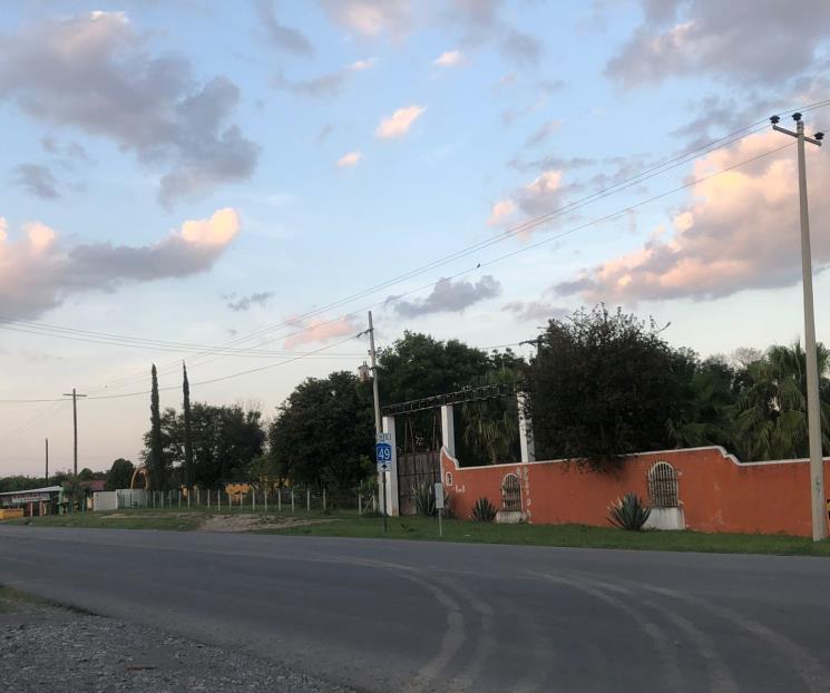 Ejecutan a hombre dentro de su auto Ejecutan a hombre dentro de su auto