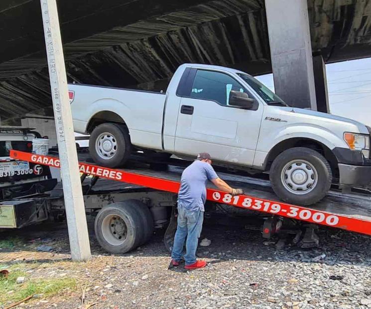 Arrestan a hombre en camioneta con reporte de robo Arrestan a hombre en camioneta con reporte de robo