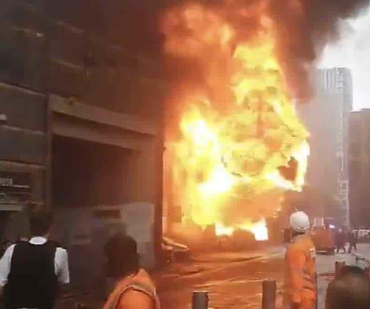 Reportan incendio en estación de tren en Londres Reportan incendio en estación de tren en Londres