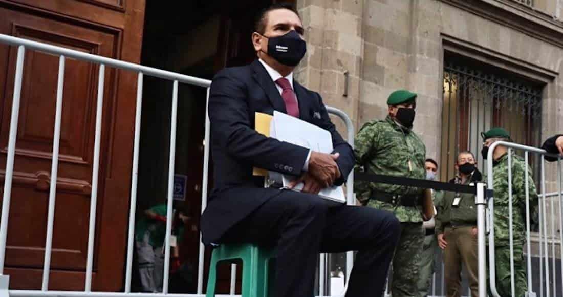 PRD exige a AMLO recibir a Aureoles