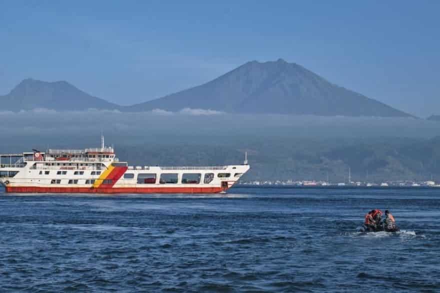 Se hunde ferry, hay 7 muertos y 11 desaparecidos