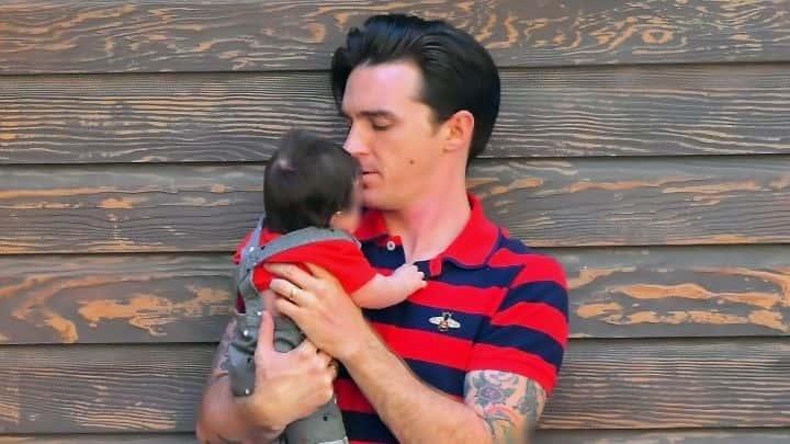 Drake Bell está casado desde hace años y tiene un hijo Drake Bell está casado desde hace años y tiene un hijo