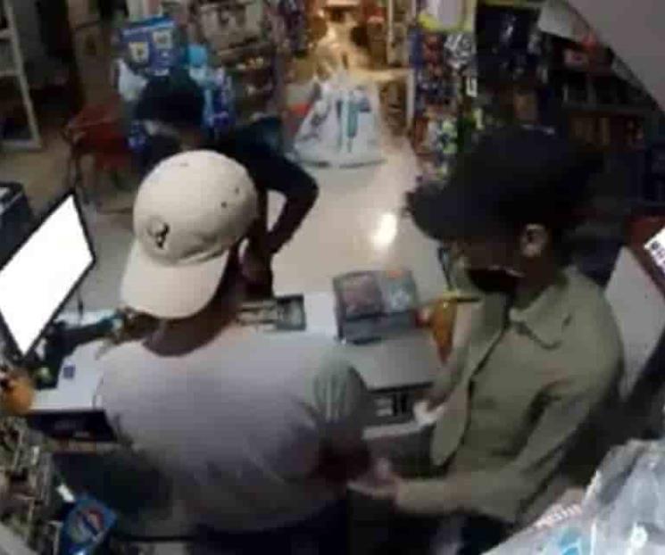 Asaltan tienda de abarrotes en El Carmen Asaltan tienda de abarrotes en El Carmen