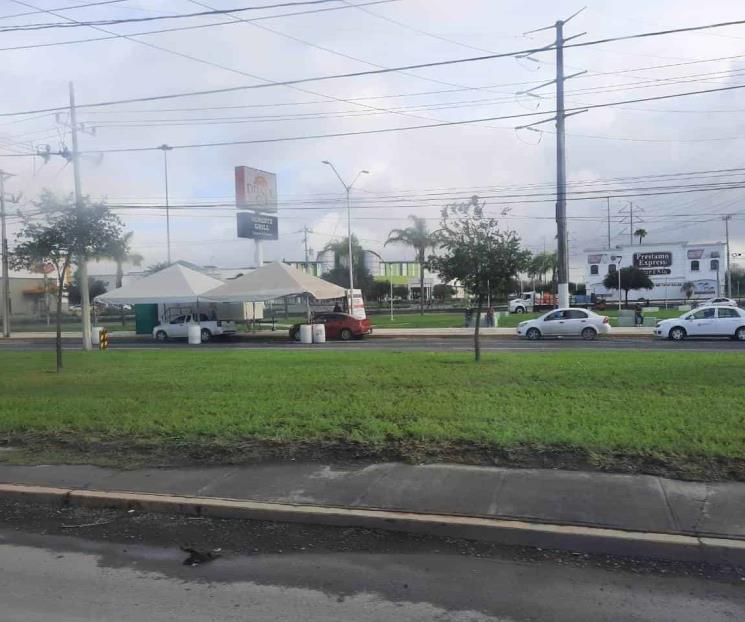 Vuelven las filas a los drive-thru Vuelven las filas a los drive-thru