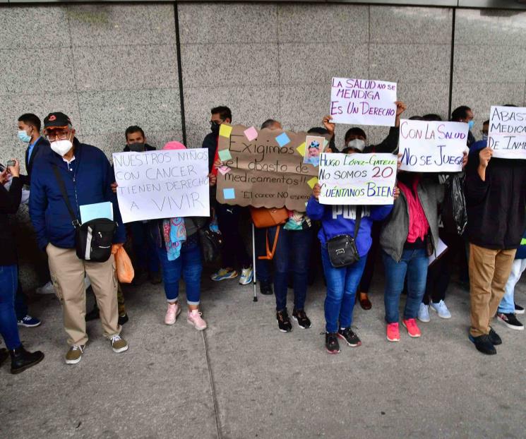 Papás de niños con cáncer presentan denuncia contra Gatell Papás de niños con cáncer presentan denuncia contra Gatell