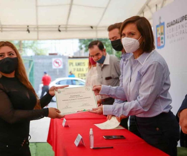 Se gradúan mil 600 en Escuela de Artes y Oficios de Gpe Se gradúan mil 600 en Escuela de Artes y Oficios de Gpe