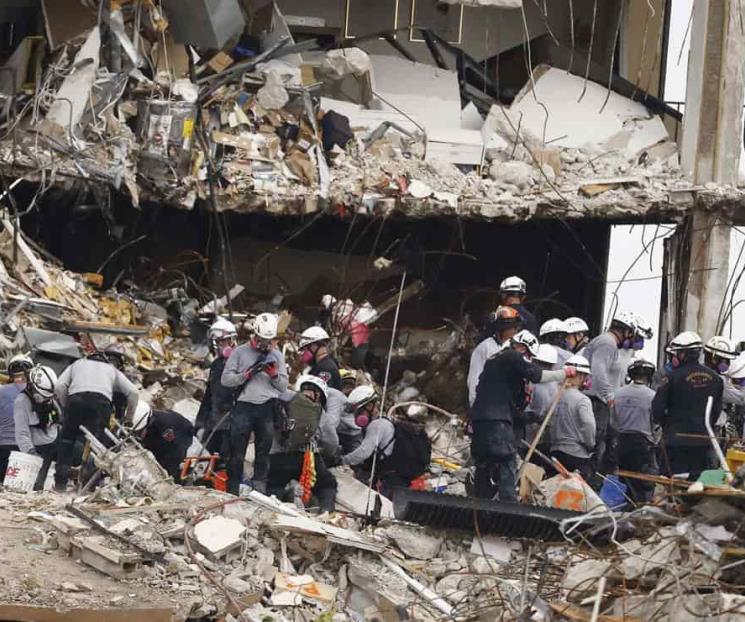 Rescatistas mexicanos que buscan ayudar en Miami Rescatistas mexicanos que buscan ayudar en Miami