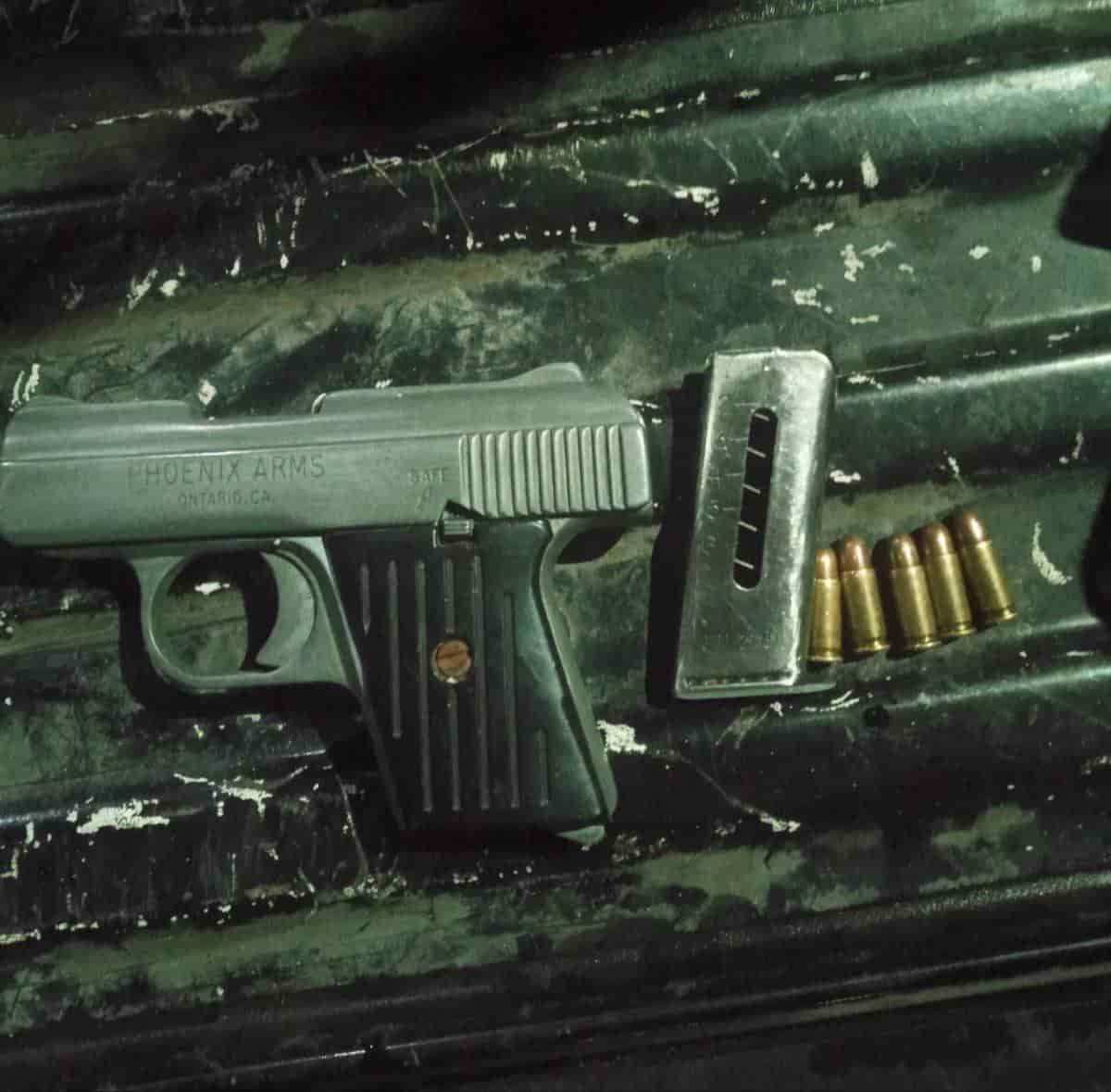 Arrestaron al conductor tras encontrarle un arma de fuego con varios cartuchos