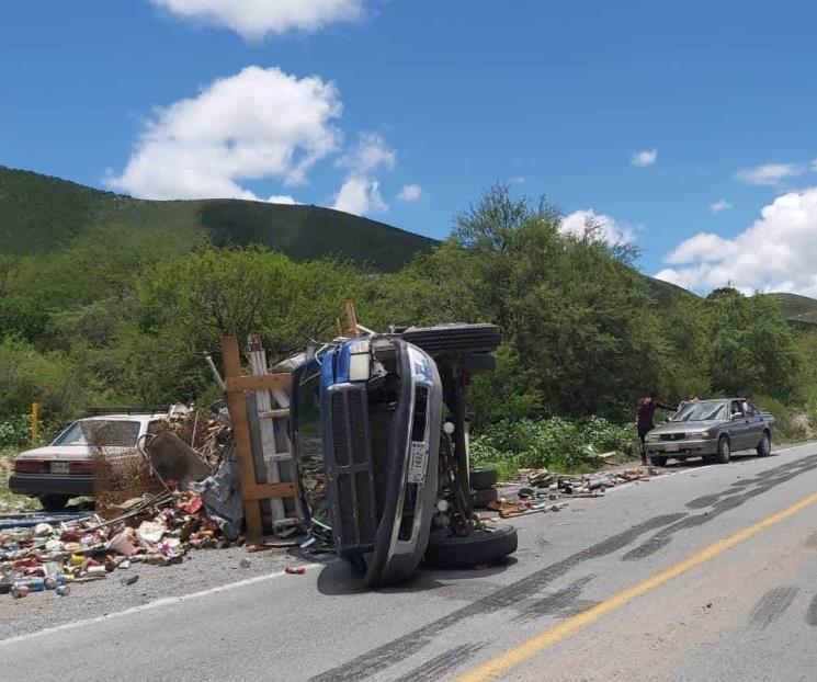 Chocan camiones de carga en Galeana Chocan camiones de carga en Galeana