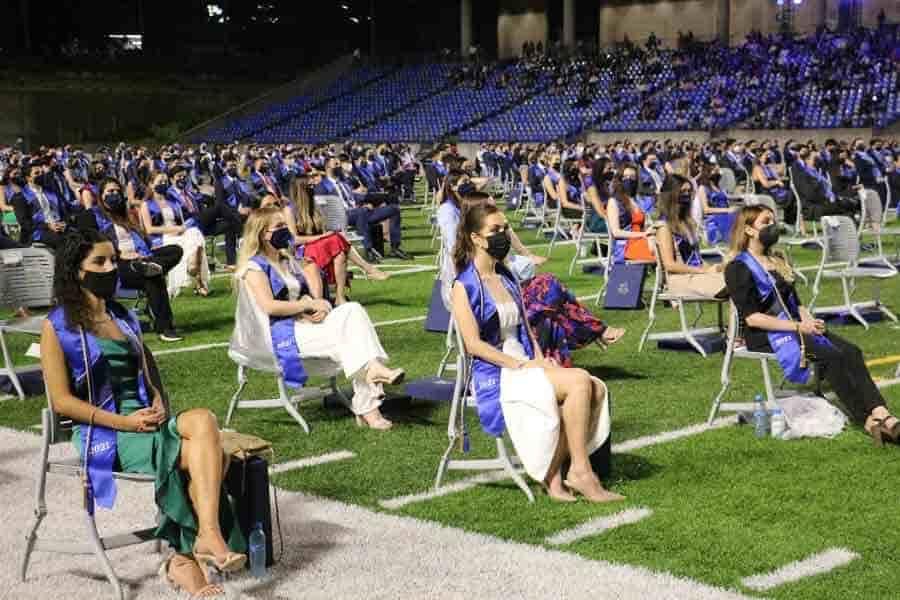 Continúan graduaciones en el Estadio de los Borregos