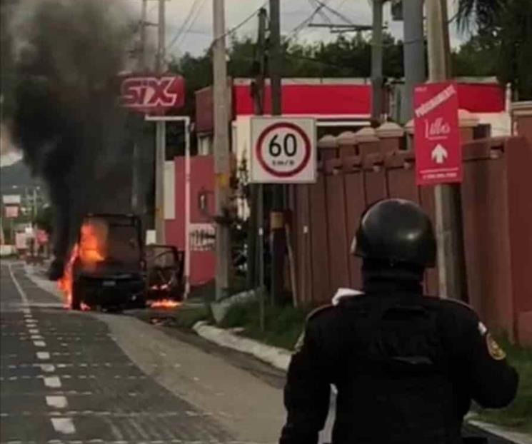 Acaba incendio con patrulla