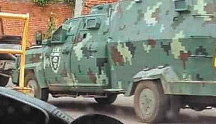 Captan en video enfrentamiento en Aguililla Captan en video enfrentamiento en Aguililla