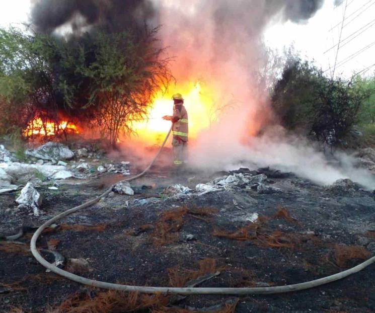 Causa movilización incendio en lote baldío
