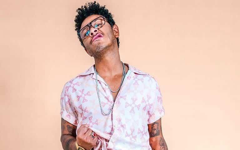 Divide Kalimba su tiempo entre lo artístico y lo empresarial