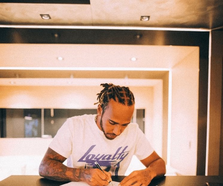 Renueva Hamilton dos años con Mercedes Renueva Hamilton dos años con Mercedes