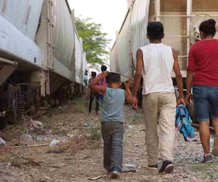 Estaban pasando con niños a EU Estaban pasando con niños a EU