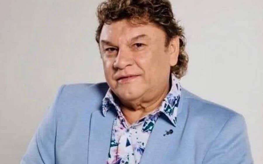 Ya vacunado, muere de Covid vocalista de Los Yonics