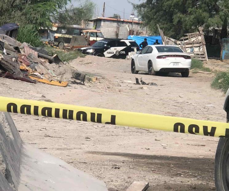 Encuentran policías cadáver en bolsa Encuentran policías cadáver en bolsa