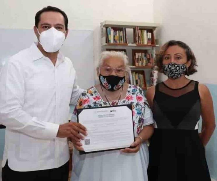 Termina estudios mujer a los 70 años Termina estudios mujer a los 70 años