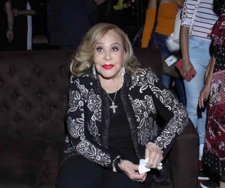 Silvia Pinal reaparece después de salir del hospital