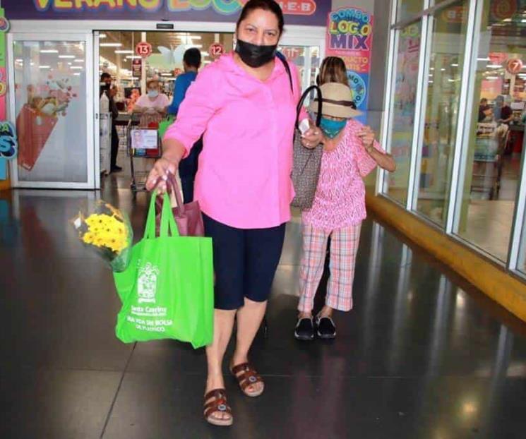 Obsequian en Santa bolsas ecológicas