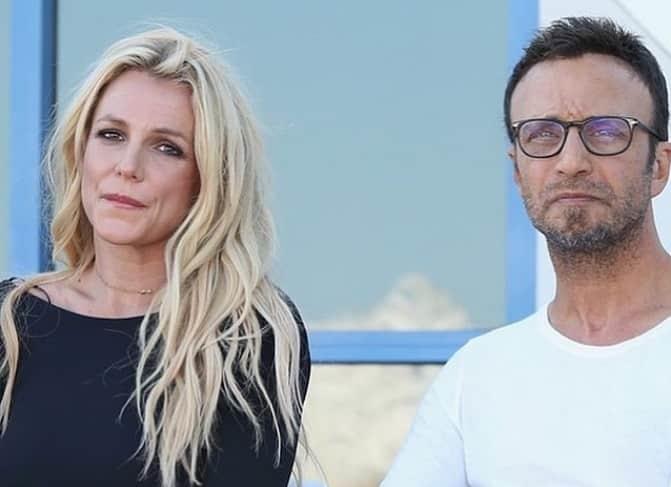 Mánager de Britney renuncia Mánager de Britney renuncia