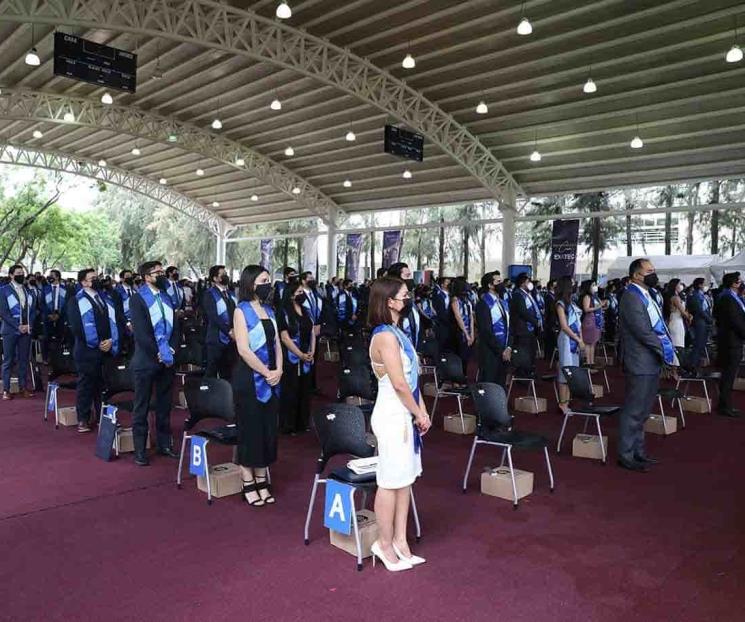 Viven graduación presencial alumnos del Tec GDL Viven graduación presencial alumnos del Tec GDL