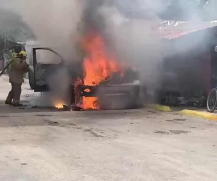 Se incendia camioneta en Montemorelos Se incendia camioneta en Montemorelos