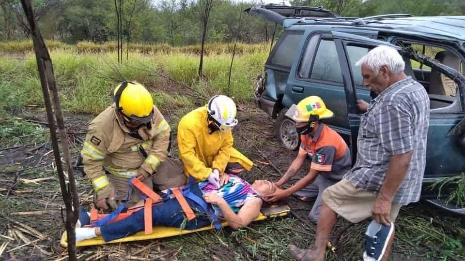 Vuelca camioneta en General Terán Vuelca camioneta en General Terán