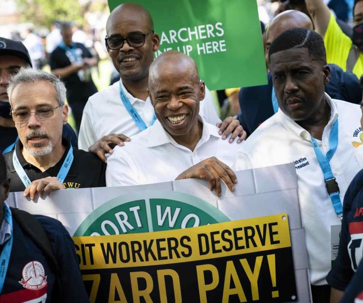 Rinde NY tributo a médicos Rinde NY tributo a médicos