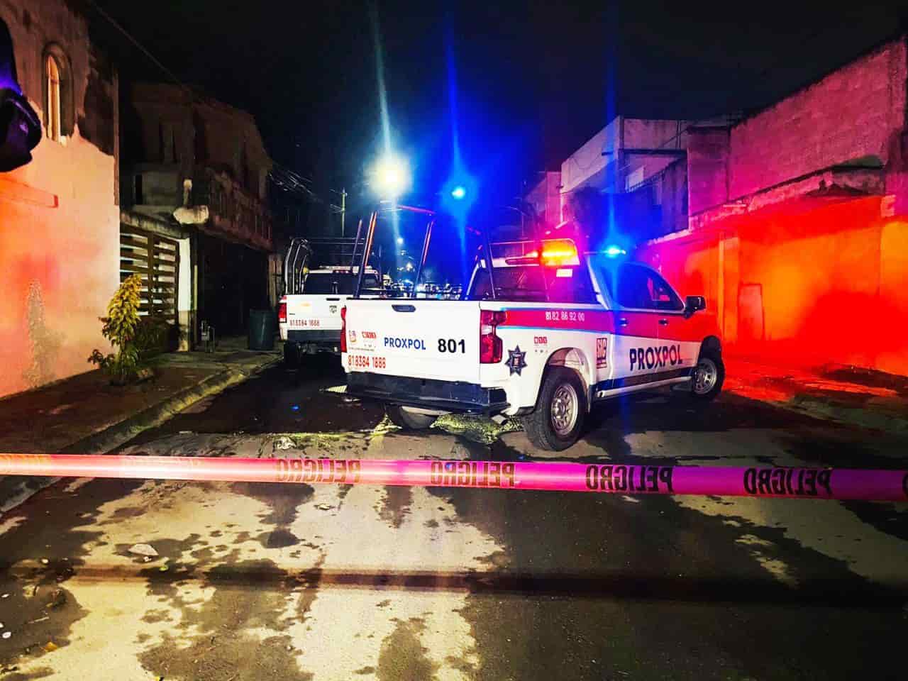 Ejecutan a conductor de camioneta con placas de Sinaloa, cae uno de los siacrios