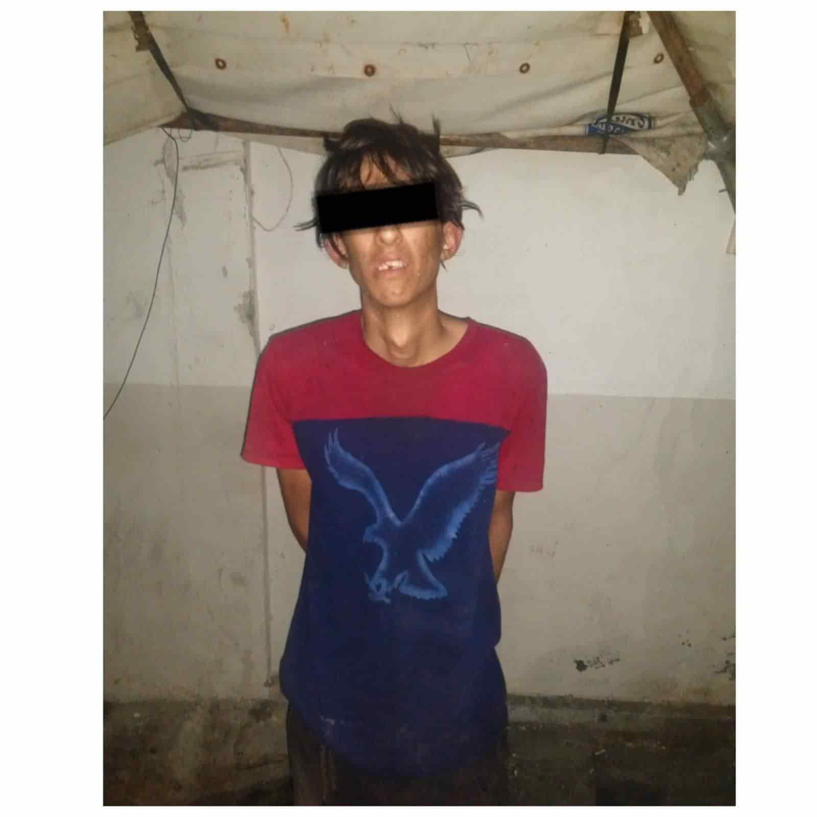 Después de cometer un robo en un plantel educativo, un joven fue detenido