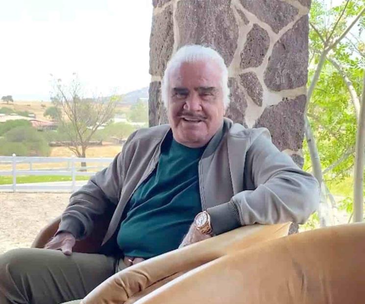 Hospitalizan a Vicente Fernández Hospitalizan a Vicente Fernández