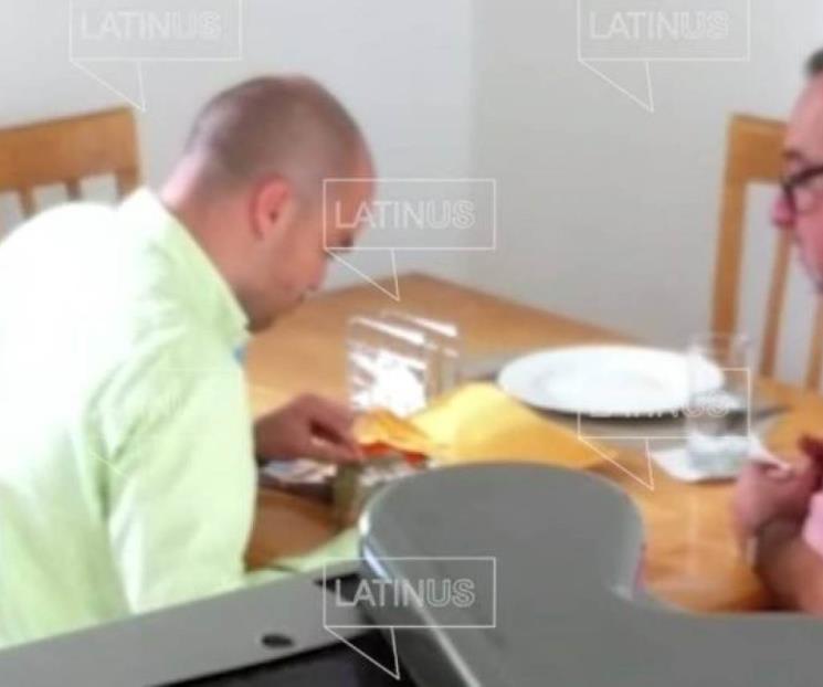 Captan a otro hermano de AMLO recibiendo dinero Captan a otro hermano de AMLO recibiendo dinero