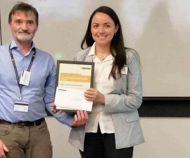 Recibe egresada de UANL Premio Lindsay Collins Recibe egresada de UANL Premio Lindsay Collins