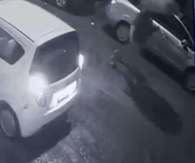 Captan en video a pareja que  abandona a bebita