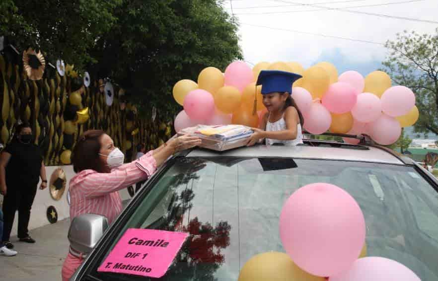 Comienza Cristina entrega de útiles Comienza Cristina entrega de útiles