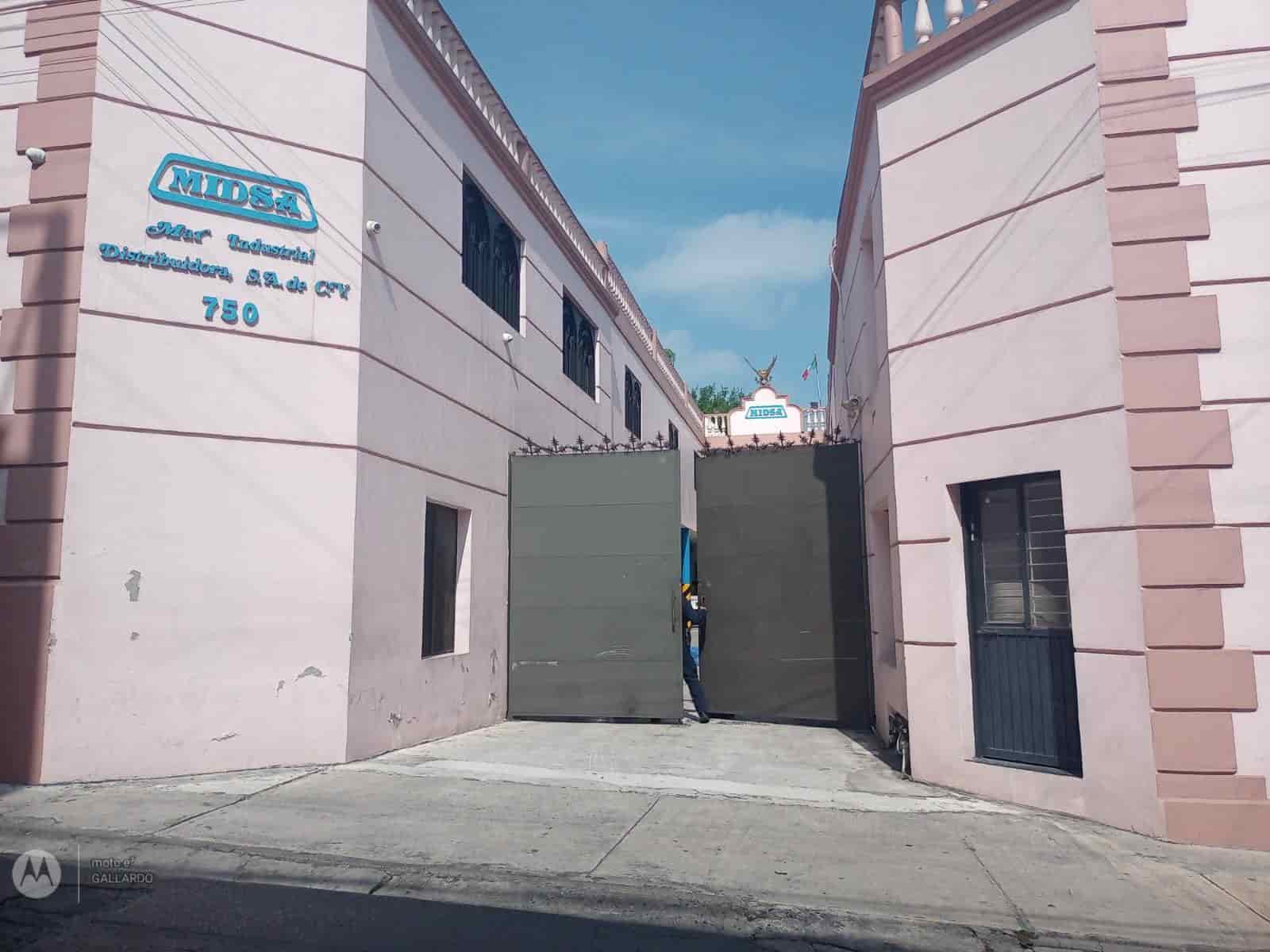 Un hombre que contaba con 71 año de edad murió al caer de un segundo piso