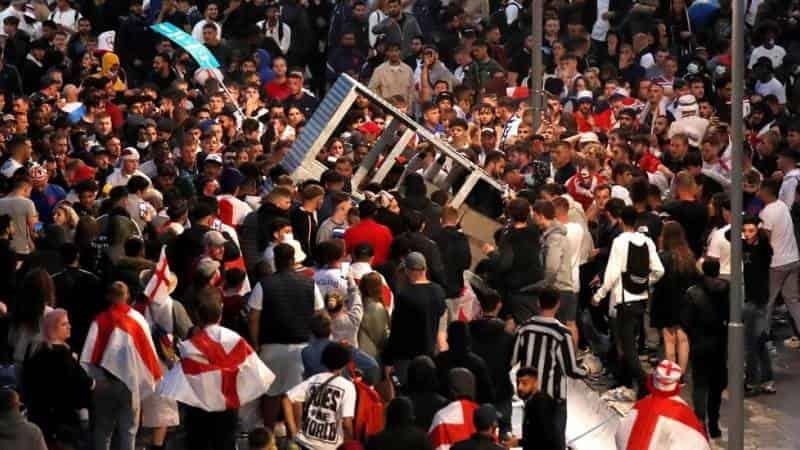 Disturbios en Londres dejaron detenidos y heridos Disturbios en Londres dejaron detenidos y heridos