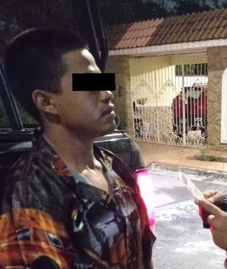 Tres narcomenudistas portaban hierba verde, al parecer marihuana, así como varias dosis de la droga conocida como cristal