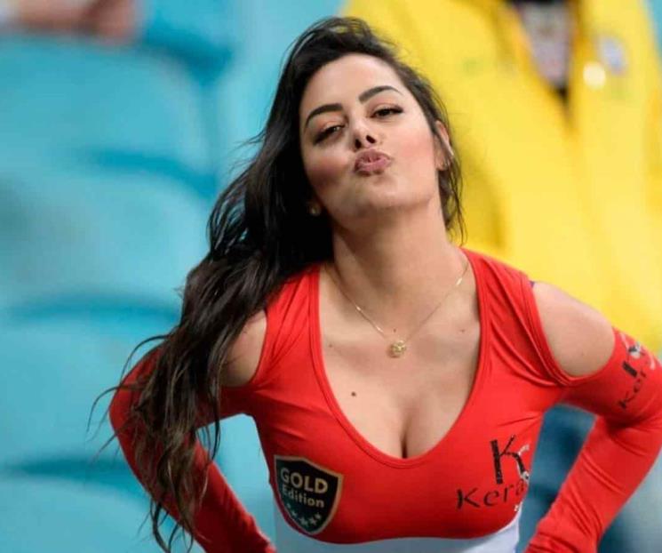 Larissa Riquelme denuncia acoso de fan Larissa Riquelme denuncia acoso de fan