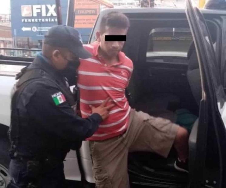 Arrestan a conductor en taxi con reporte de robo Arrestan a conductor en taxi con reporte de robo